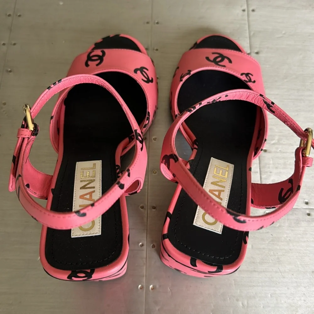 Chanel crazy cc pink black sandal pump logo shoes with box and dustbag sz 38.5